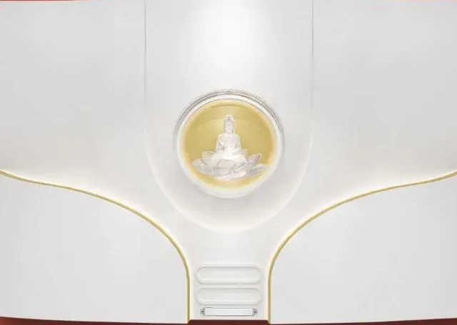 VENUS 光曜门板：纯白弧形门板，金线勾边，中间金色圆框里是观音像